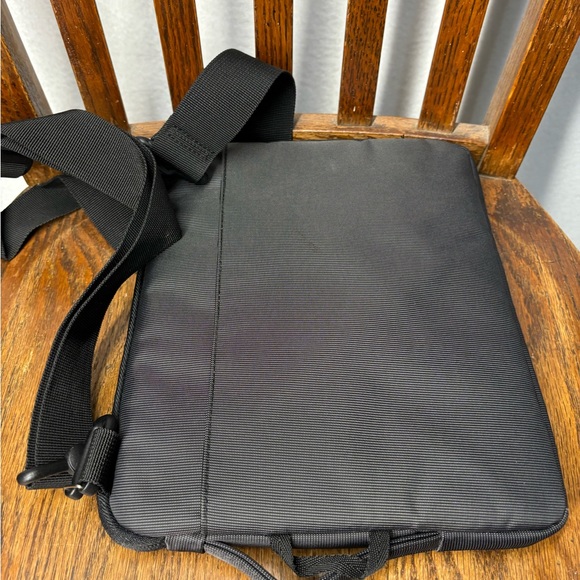 STM tablet bag. Almost new. Gray and blue with long strap. Padded bag - Picture 2 of 8